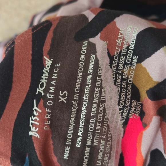 NWT Betsey Johnson Performance Multi-Colored Design Print Sportsbra/Crop Top - Picture 9 of 9